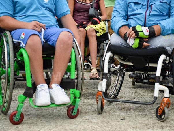 Transport interurban gratuit pentru persoanele cu handicap grav și accentuat, cu proceduri simplificate