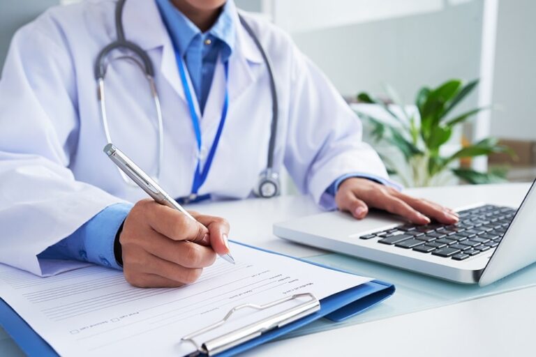 Guvernul permite deschiderea centrelor de permanență cu medici, în localități mici și izolate