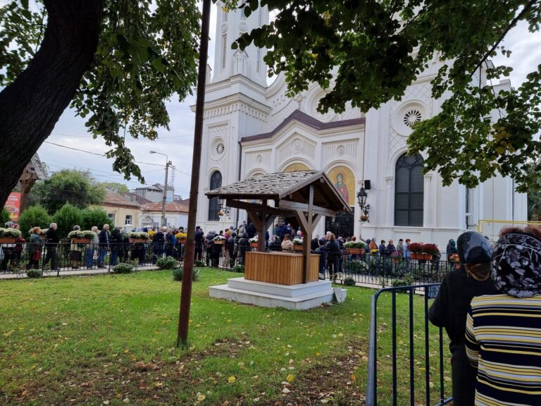 Sărbătoarea Sfintei Cuvioase Parascheva. Credincioșii, în pelerinaj la Biserica Sfânta Vineri