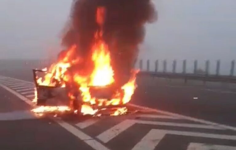 Incendiu auto în Blejoi