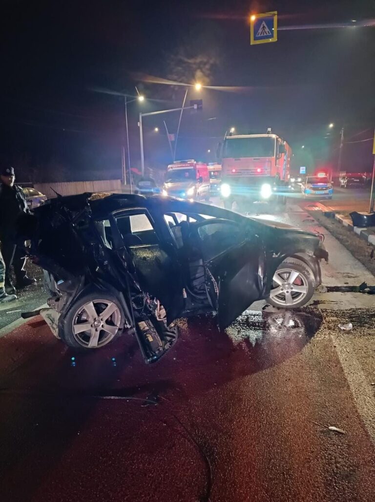 Patru răniți în accident rutier grav produs pe DN1A, la Lipănești