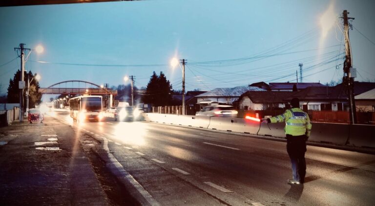 Acțiune rutieră pe DN1. Poliția verifică legalitatea transportului de persoane