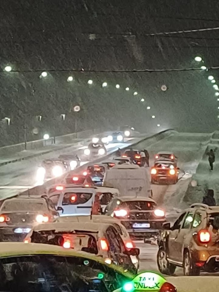 Poleiul de pe Podul Mărăsesti a adus Primăriei Ploiesti o amendă de 5000 de lei!