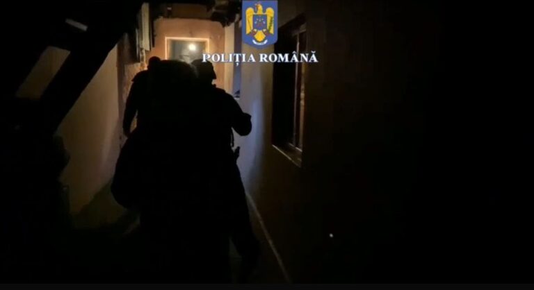 Percheziții în Ploiești! Opt persoane duse la audieri