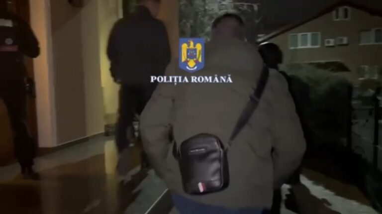Fraudă de peste 200.000 lei. Percheziții la suspecți din Prahova