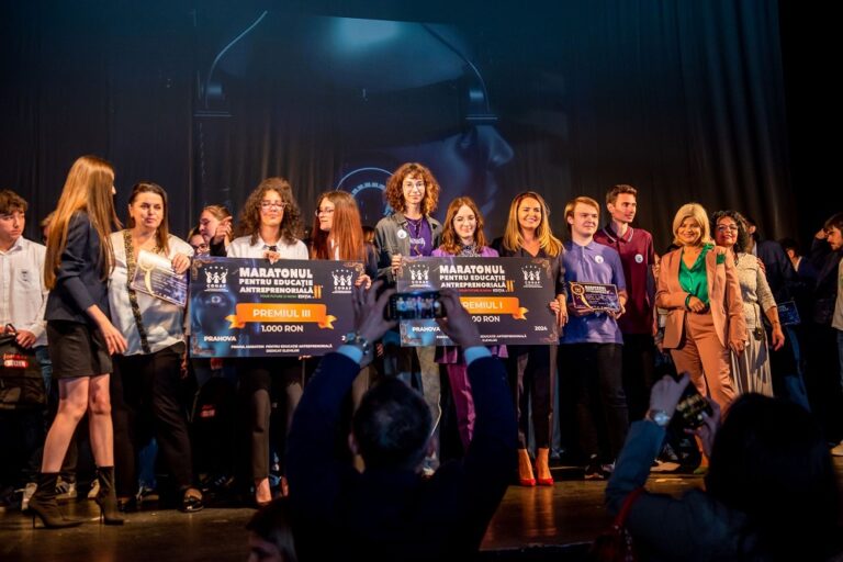Tinerii antreprenori din Prahova își testează ideile de business pe scena Teatrului „Toma Caragiu” la Maratonul pentru Educație Antreprenorială