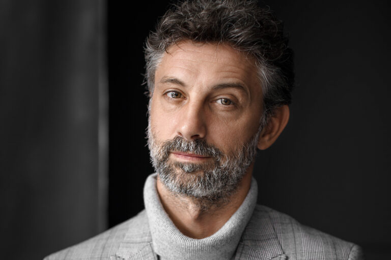 Cutremur la Teatrul „Toma Caragiu”. Andi Vasluianu, vizat de concedieri! Actorii și angajații sar în apărarea directorului Mihaela Rus