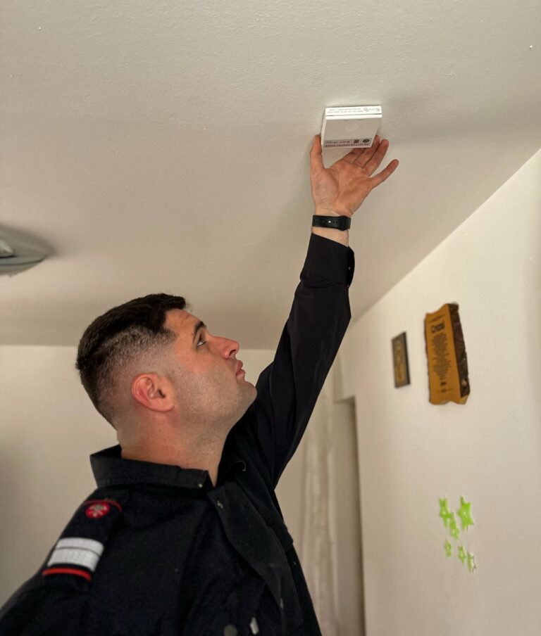 Prahovenii primesc gratuit detectoare care pot salva vieți