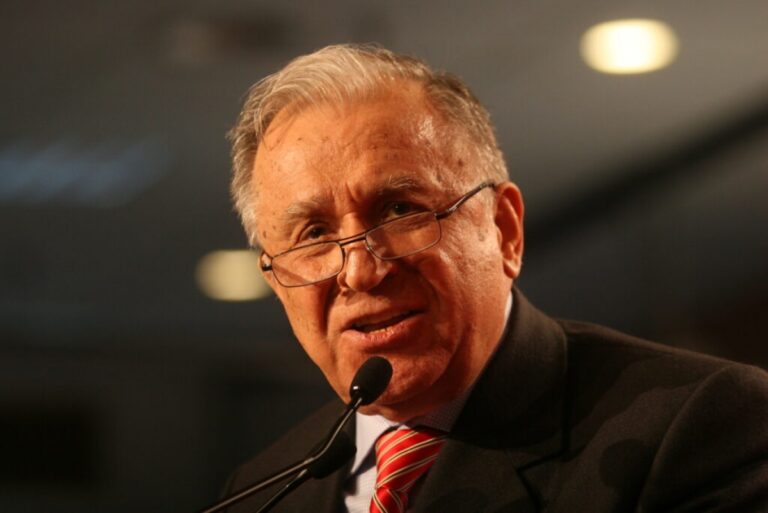 Ion Iliescu, în stare gravă, la spital