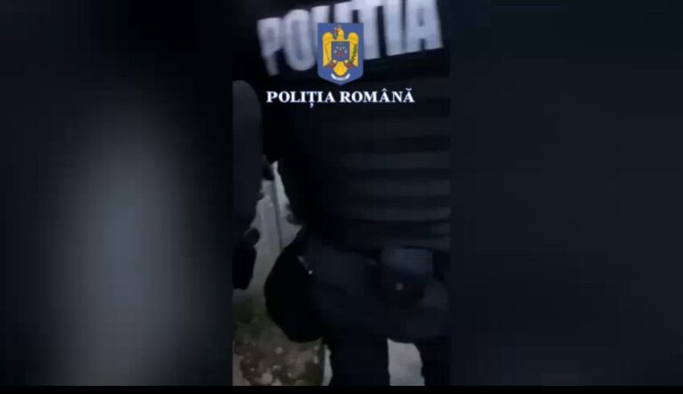Haine de lux „la negru”! Poliția a dat buzna peste comercianți de falsuri în Prahova