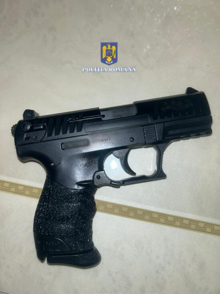 Amenințare cu pistolul în plină stradă, la Mizil. Poliția a descins la domiciliile suspectului