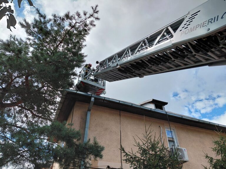 Alertă de incendiu la Primăria Boldești-Scăeni