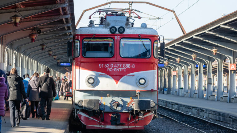 Biletele de tren se scumpesc din cauza TVA. Cât va costa în plus călătoria ta