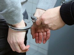 Arest la domiciliu după ce a ignorat ordinul de protecție