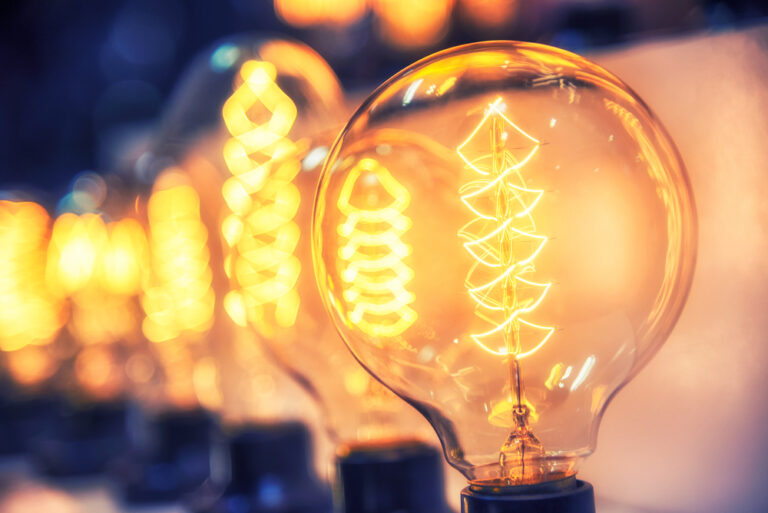 Amenzi usturătoare în energie. ANPC a lovit în marii furnizori pentru practici neloiale