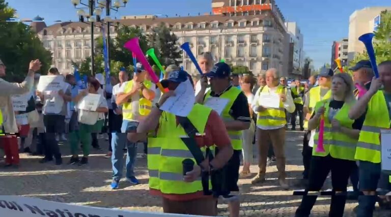Sute de sindicaliști, în stradă pentru salarii și drepturi, în Ploiești