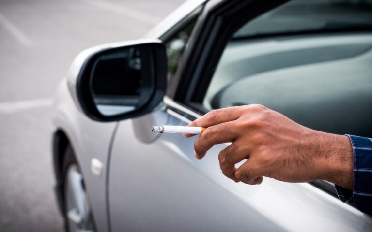 Italia lovește dur în șoferii care aruncă gunoaie. Amenzi uriașe și risc de închisoare