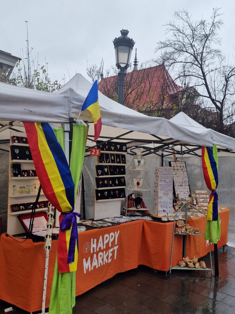 FOTO Ploaia nu te poate împiedica să mergi, până pe 1 decembrie, la Happy Market, la Sinaia! 