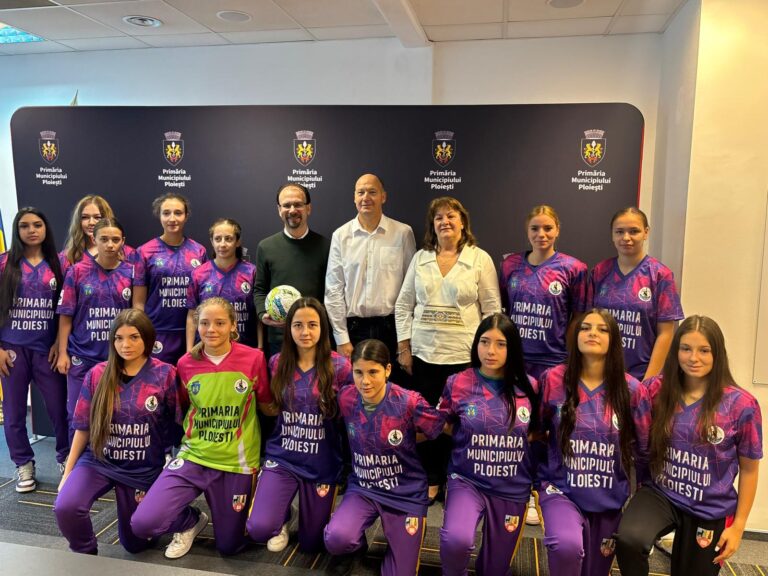 Echipa de fotbal feminin – junioare U17 a AFC Prahova Ploiești a primit o doză importantă de recunoaştere din partea primarului Mihai Poliţeanu