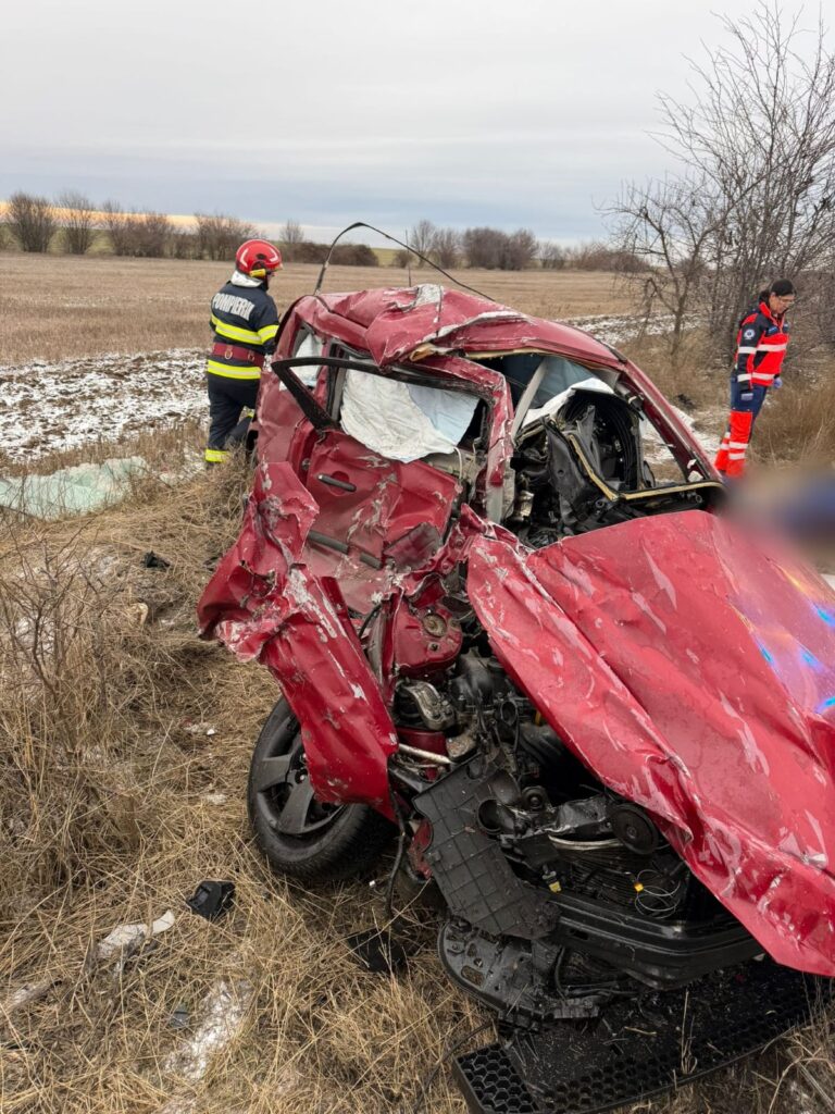 UPDATE. Accident grav la Drăgăneşti