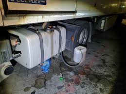 Prins  de jandarmi chiar în momentul în care fura motorină din autocisterna pe care o conducea