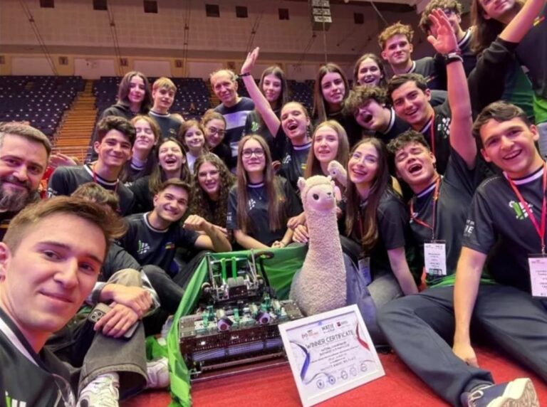 Echipa de robotică Undefined, din Câmpina, calificată la Premier European First Tech Challenge